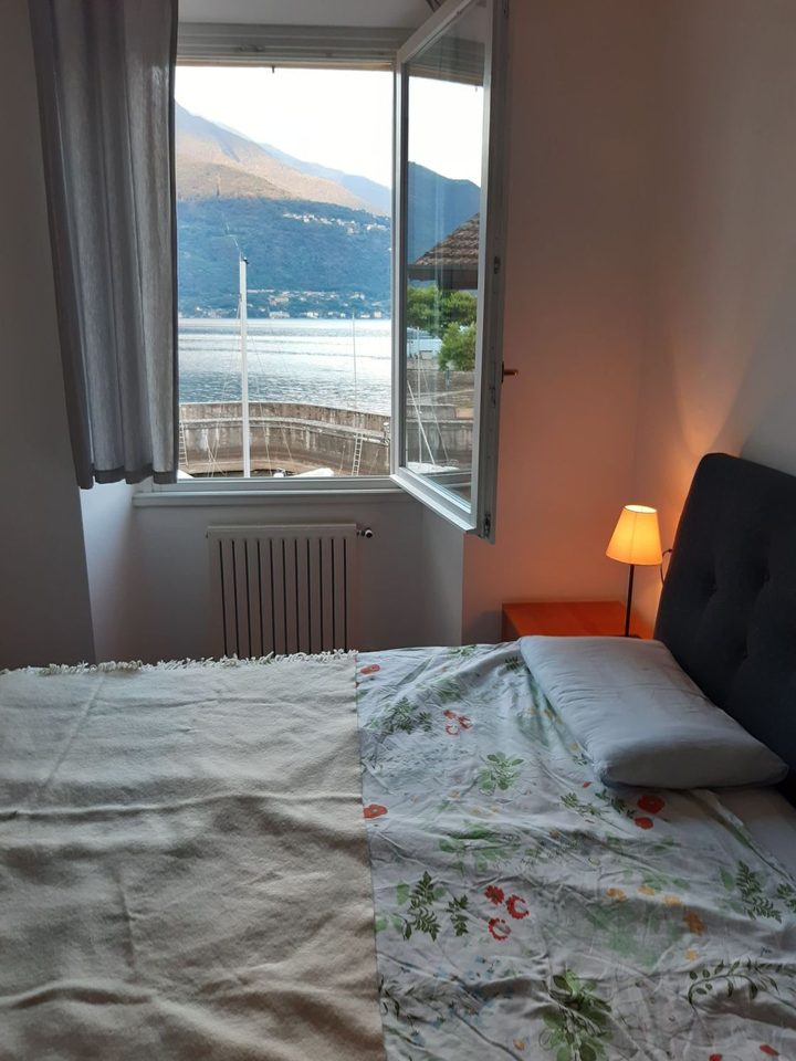 Schlafzimmer 1